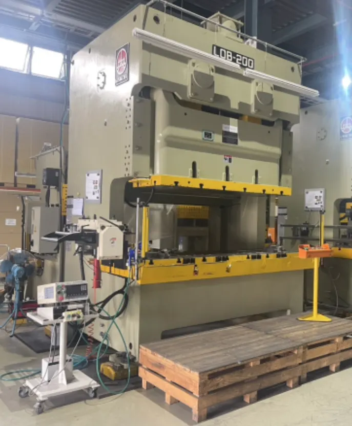機械沖床（200 Ton Press）